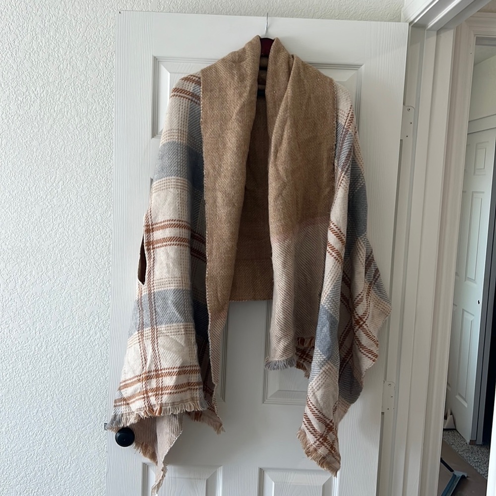 Plaid pull over shall